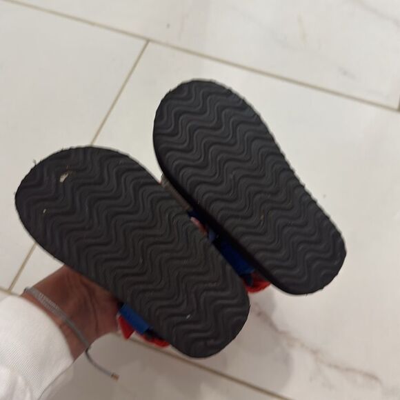 Toddlers Sporty Sandals - Like New - Velcro Straps - GAP Kids - Size 5-6 - Picture 3 of 4